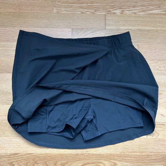 ⚡️ 24 HOUR SALE ⚡️ Abercrombie & Fitch Black Traveler Activewear Skirt - Picture 5 of 9